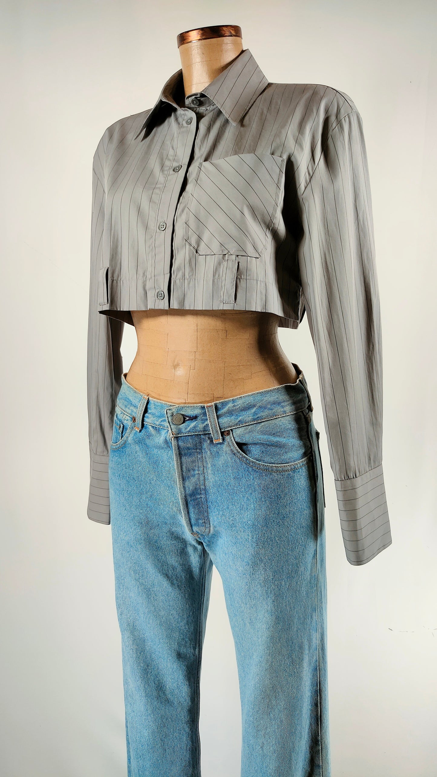 Camisa gris cropped Zara