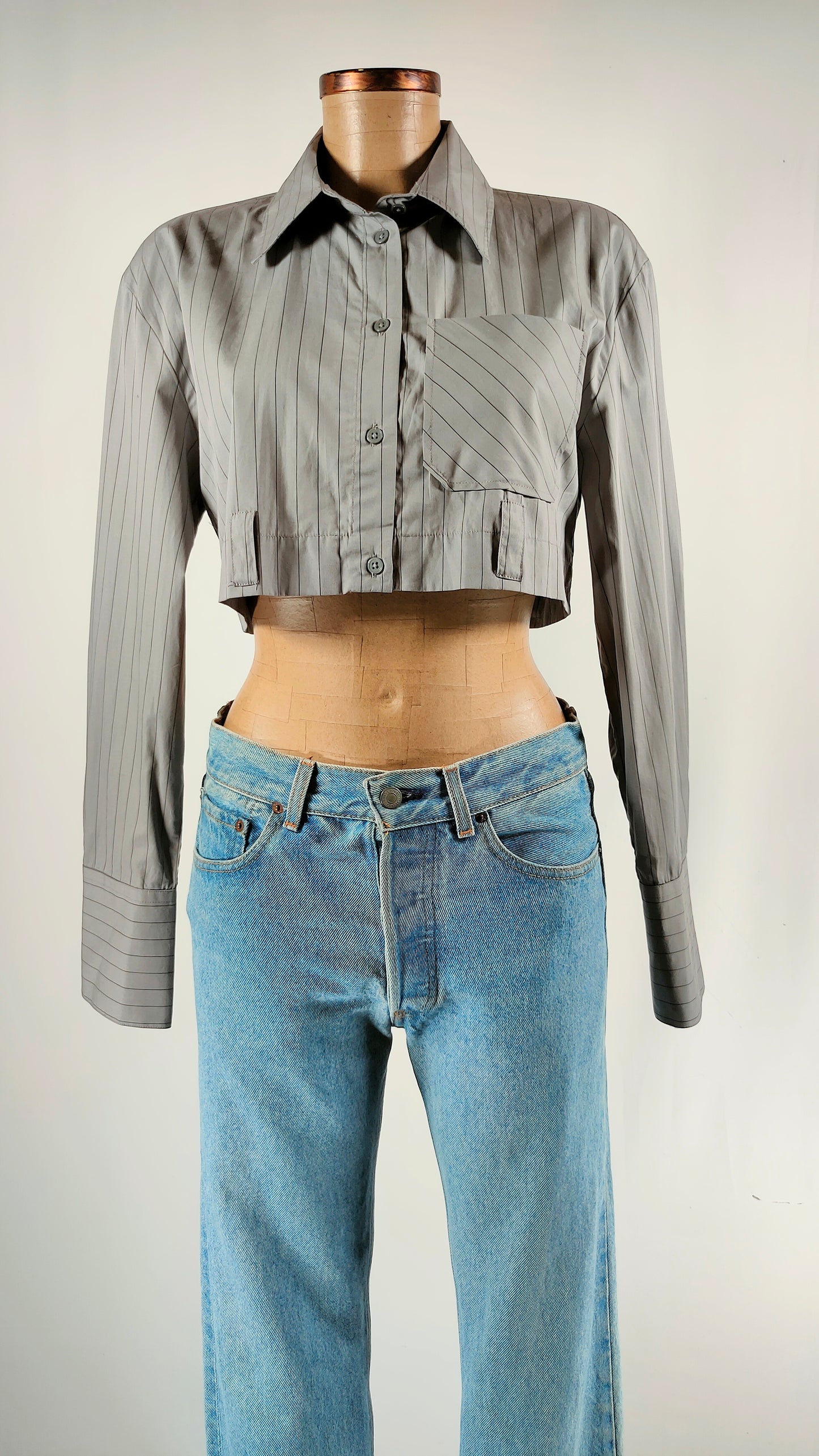 Camisa gris cropped Zara