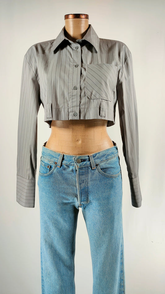 Camisa gris cropped Zara