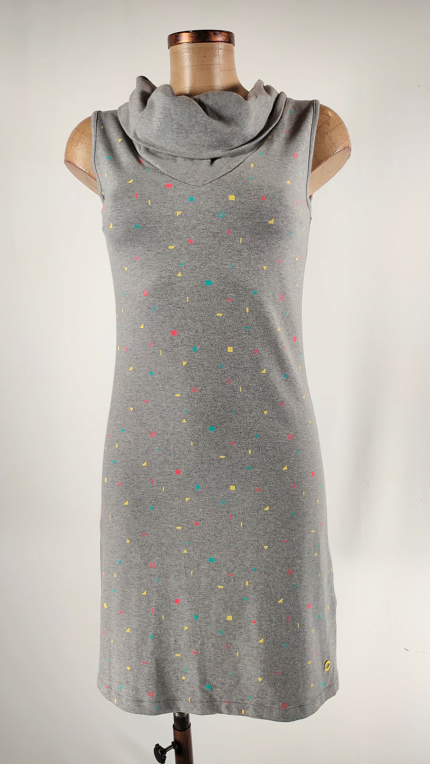 Vestido gris con figuritas geométricas Skunfunk