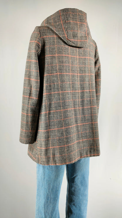 Abrigo corto de cremallera con capucha