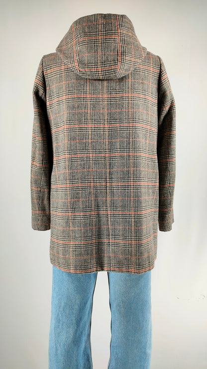 Abrigo corto de cremallera con capucha