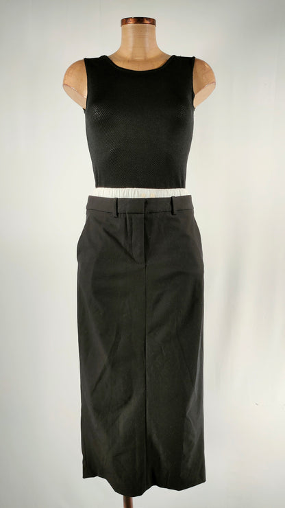 Falda recta negra con cintura de goma