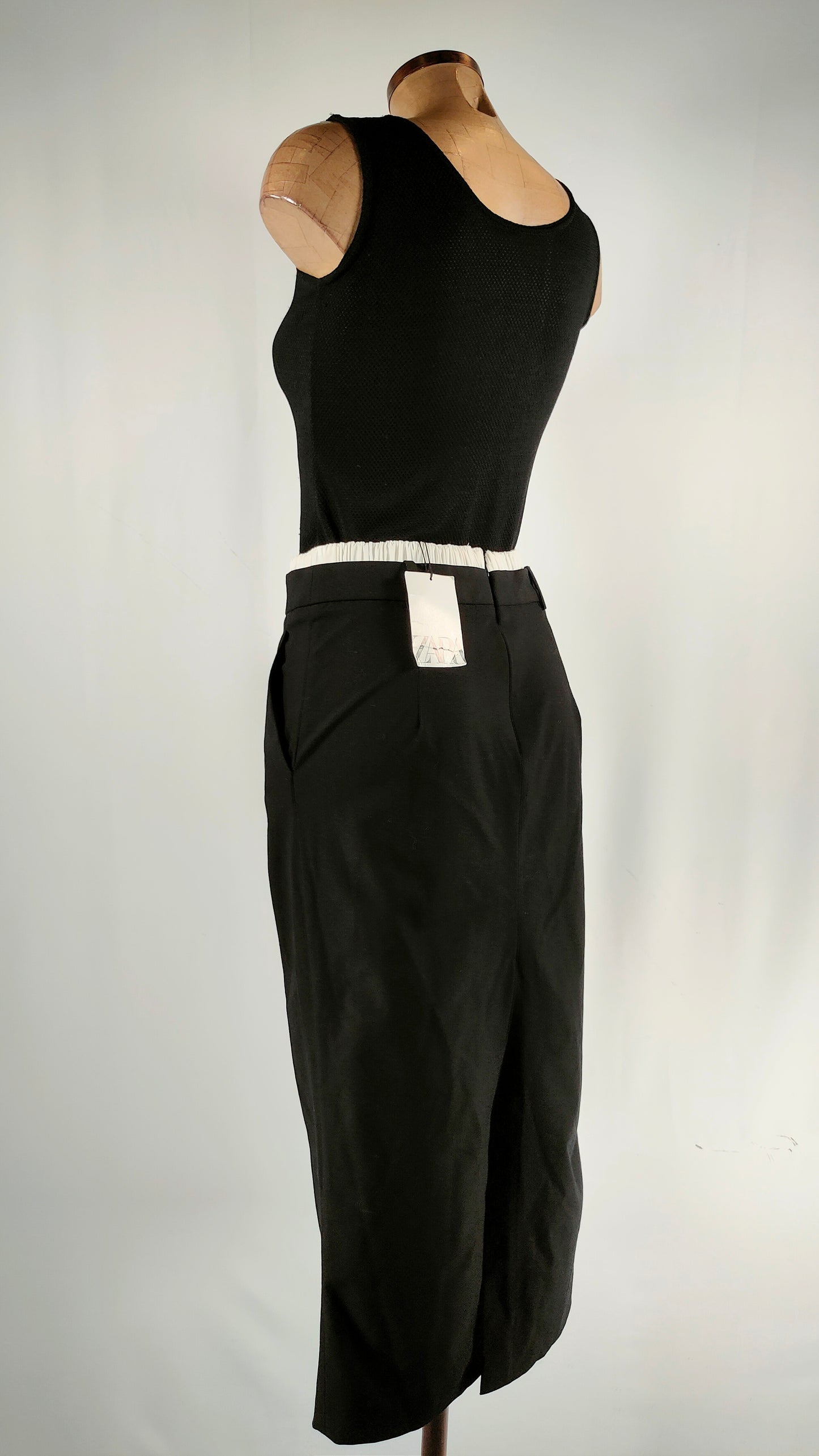 Falda recta negra con cintura de goma