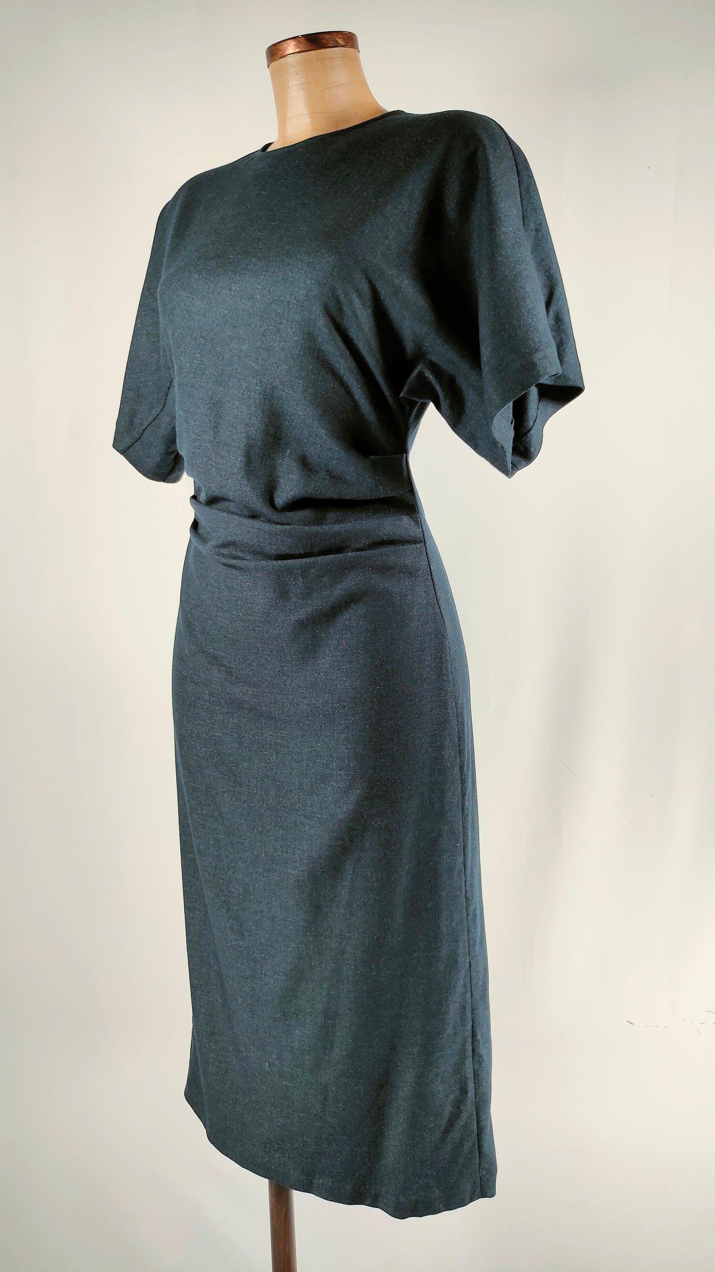 Vestido azul marino con fruncido en cintura Limited