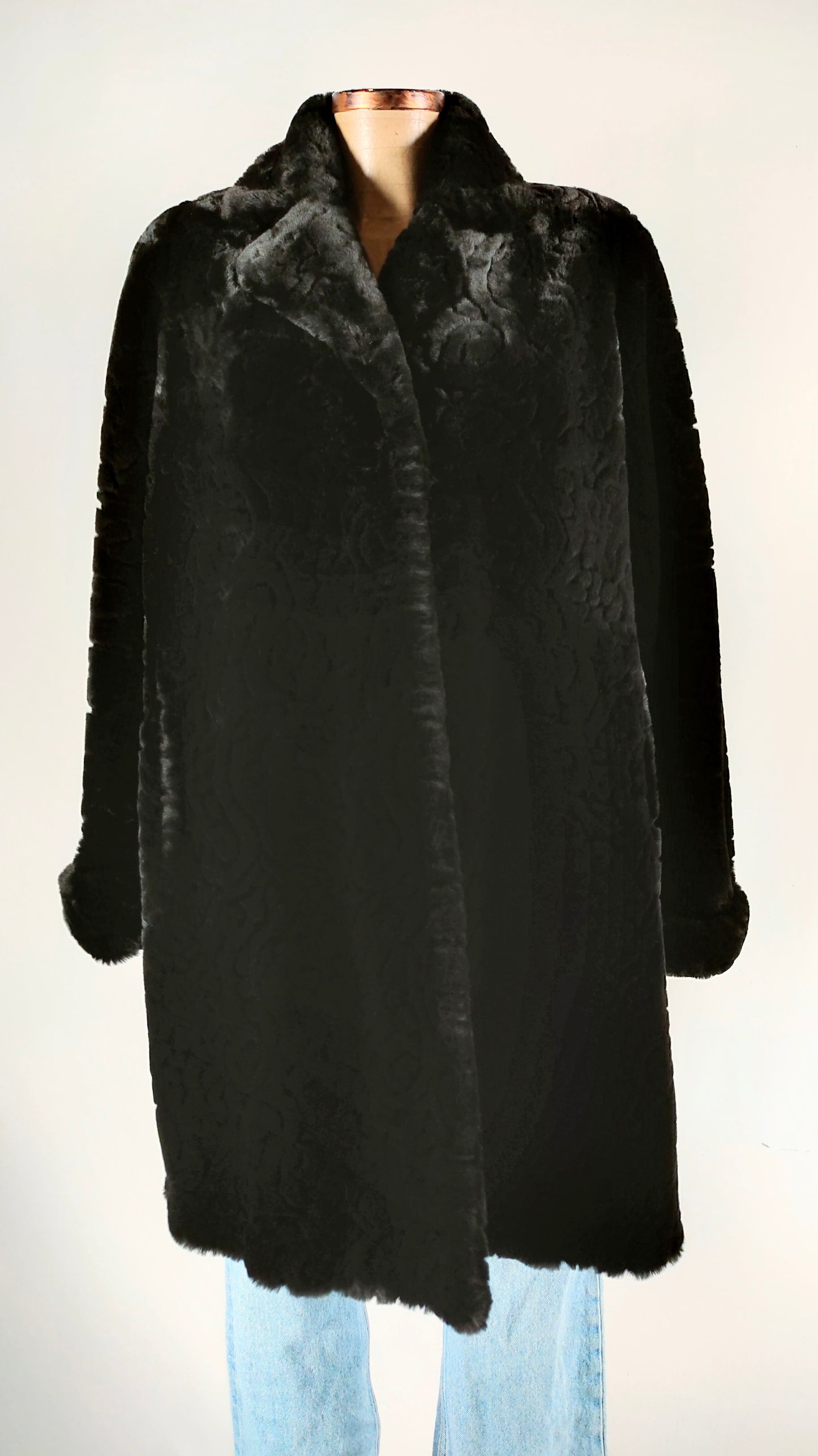 Abrigo de pelo corto negro El Corte Inglés