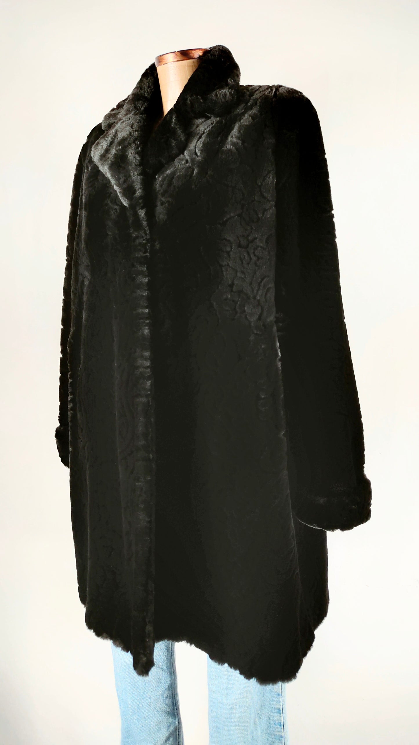 Abrigo de pelo corto negro El Corte Inglés