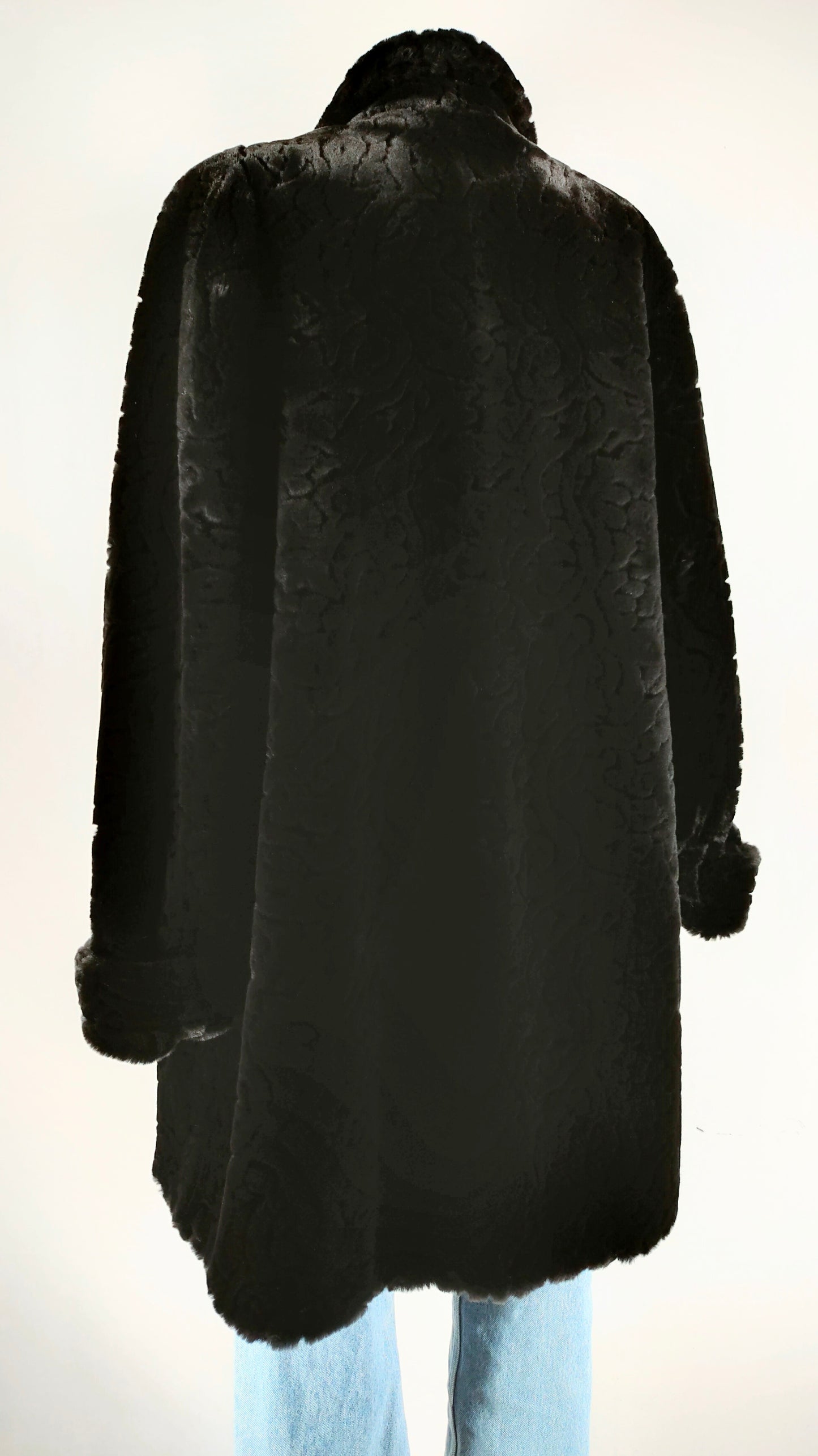 Abrigo de pelo corto negro El Corte Inglés