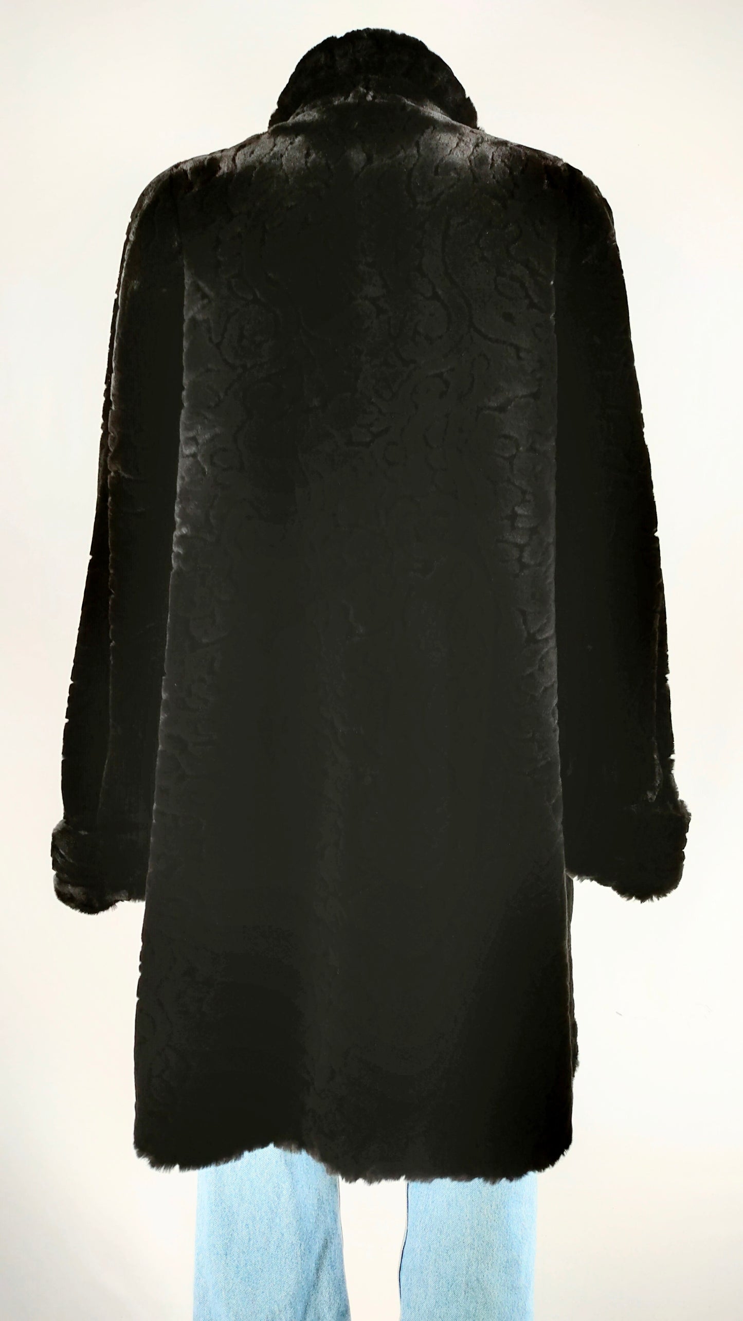 Abrigo de pelo corto negro El Corte Inglés