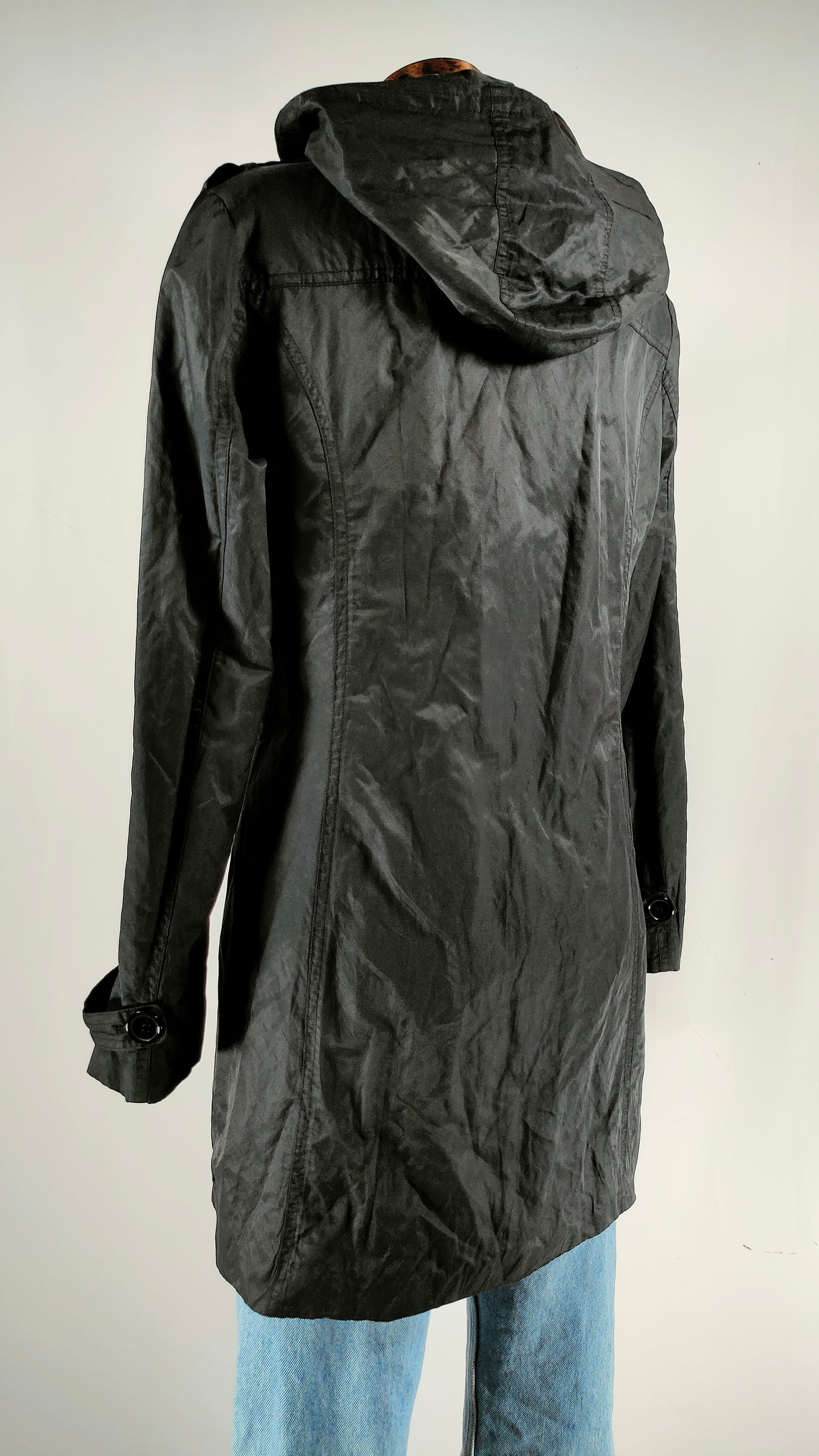 Gabardina con acabado brillante