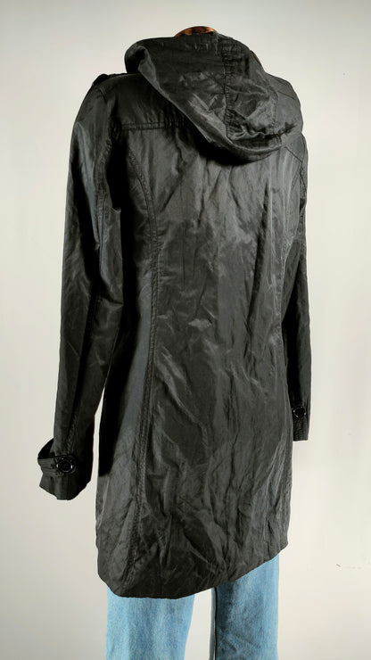 Gabardina con acabado brillante