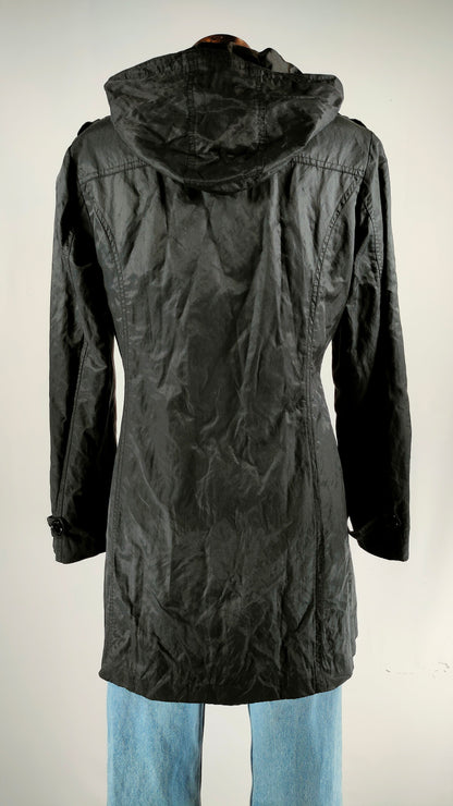 Gabardina con acabado brillante