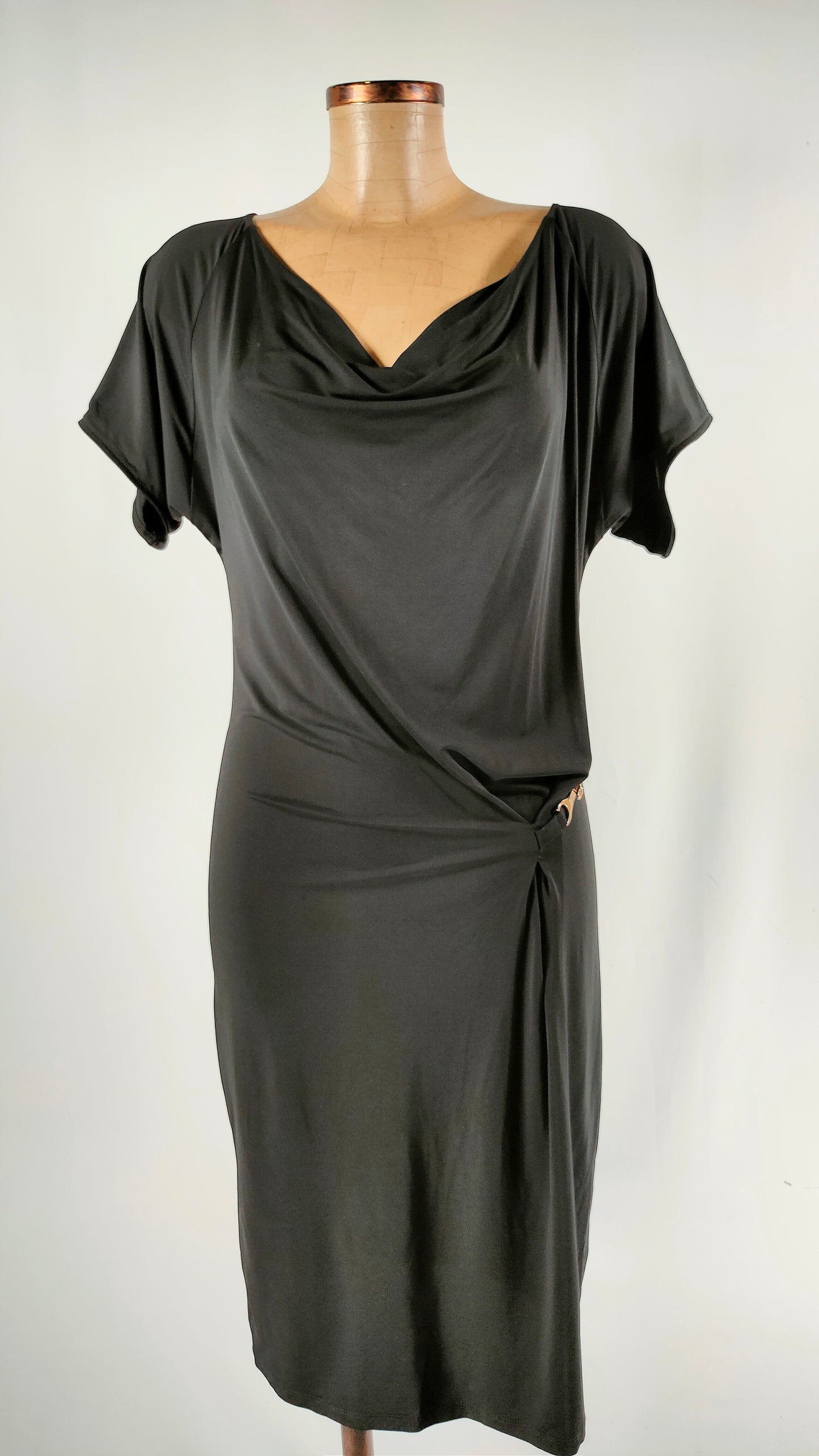 Vestido negro Liu-jo con cierre dorado