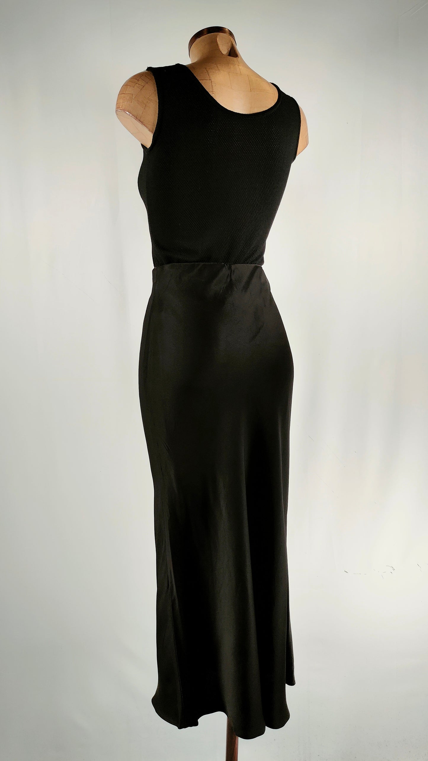 Falda satinada Massimo Dutti con goma en cintura