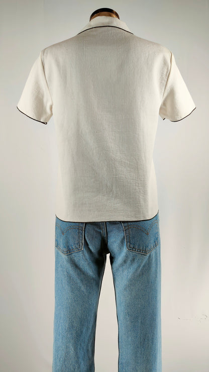 Polo con ribete marrón