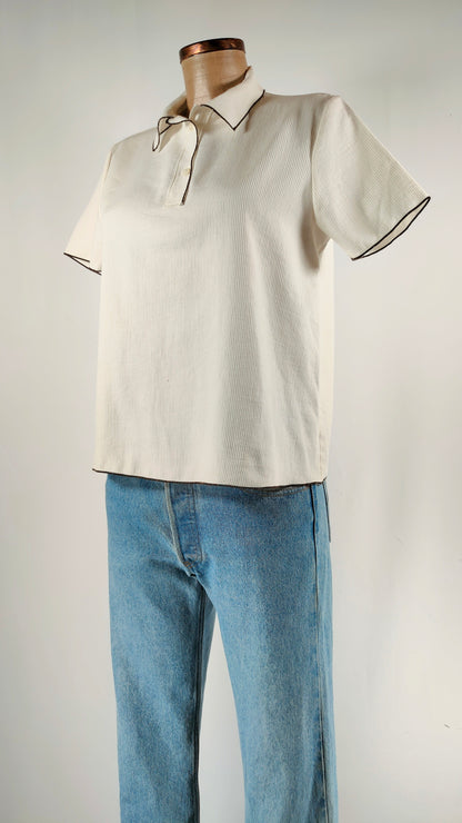 Polo con ribete marrón