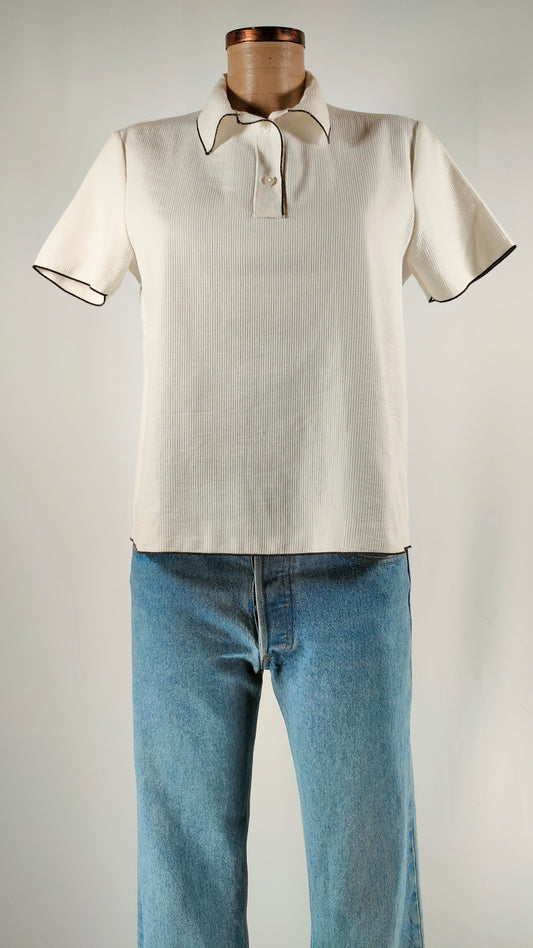 Polo con ribete marrón