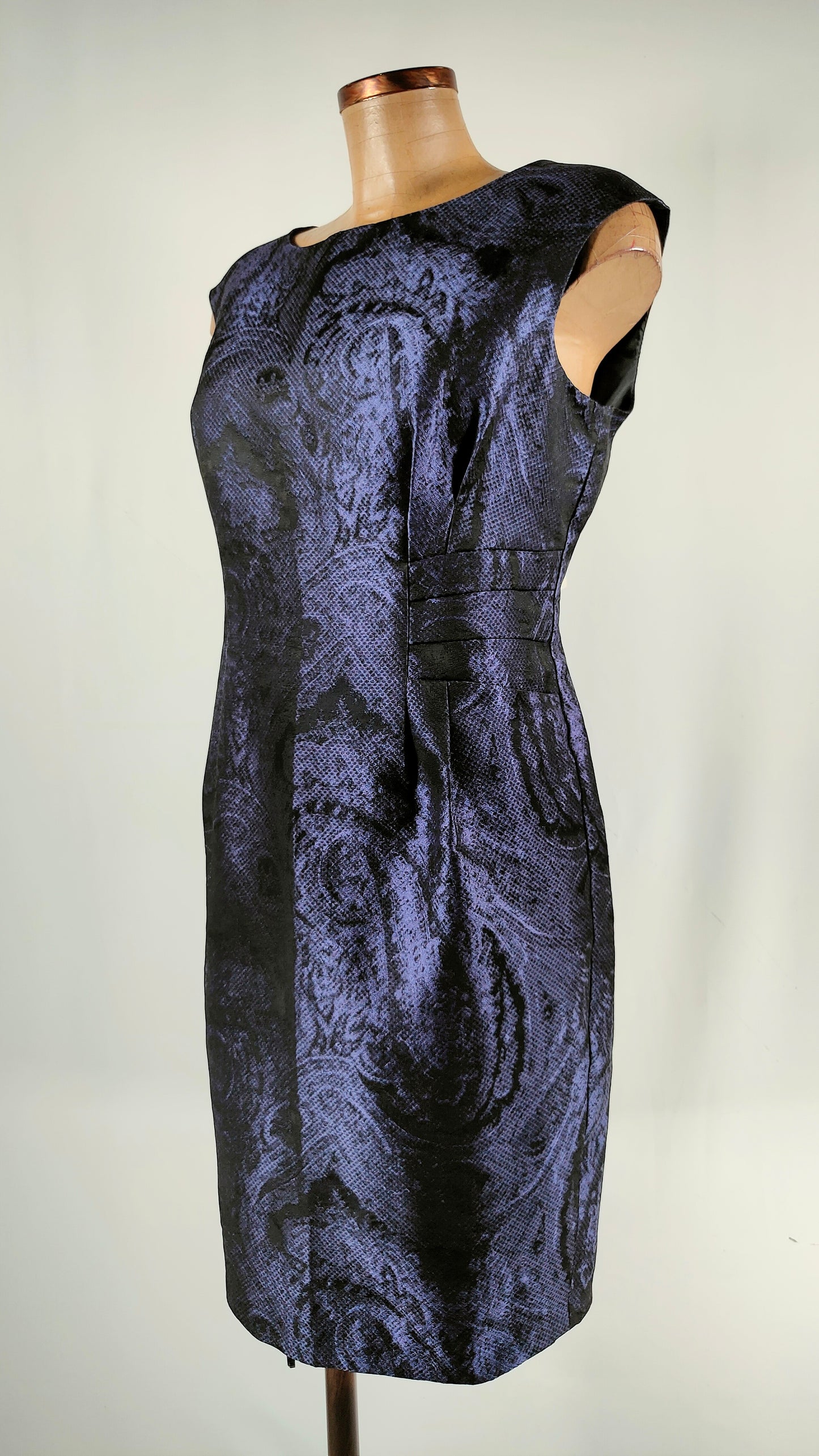 Vestido morado Carla Ruíz