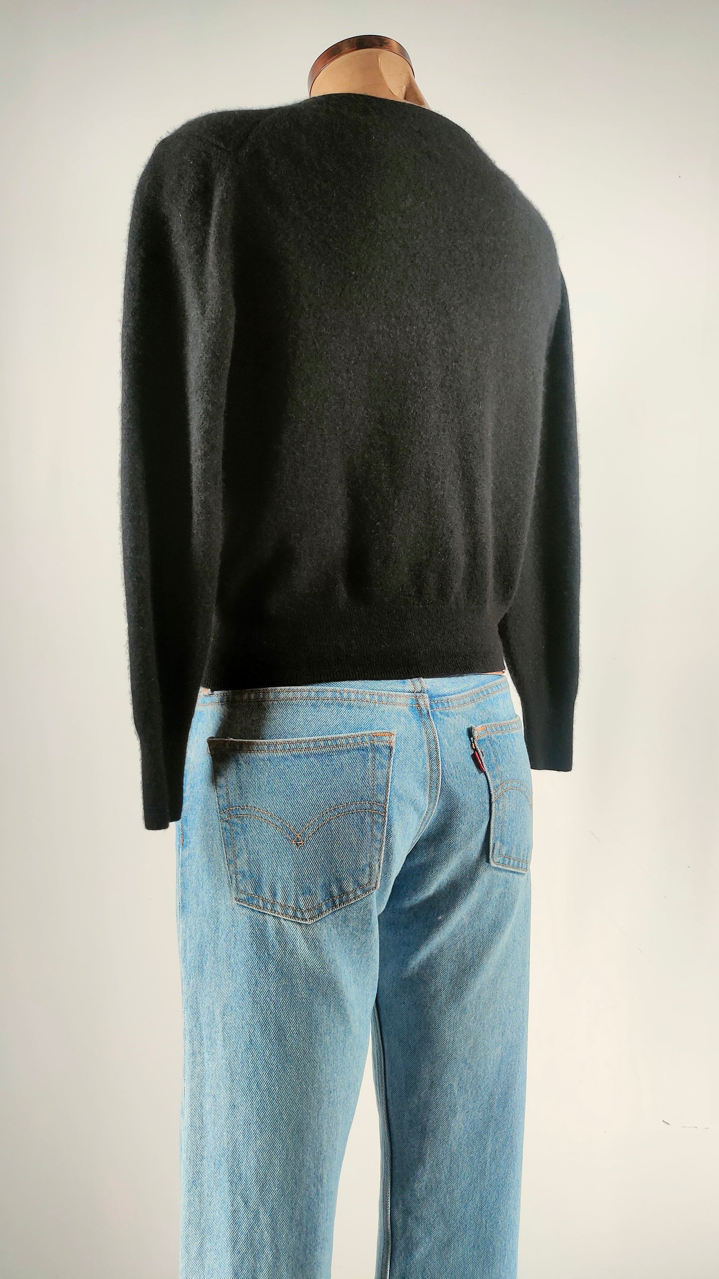 Chaqueta de cashmere con botones dorados