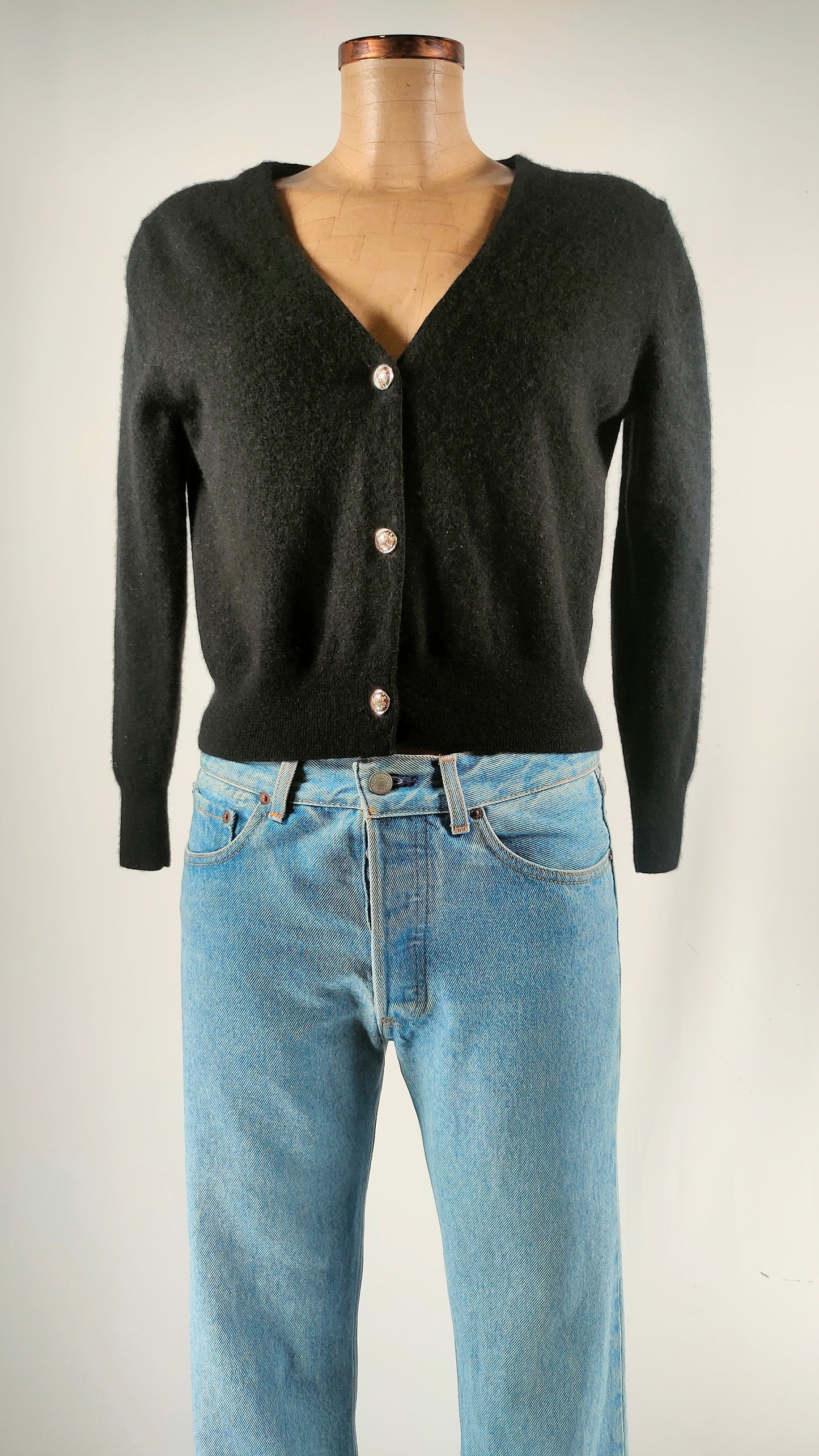 Chaqueta de cashmere con botones dorados