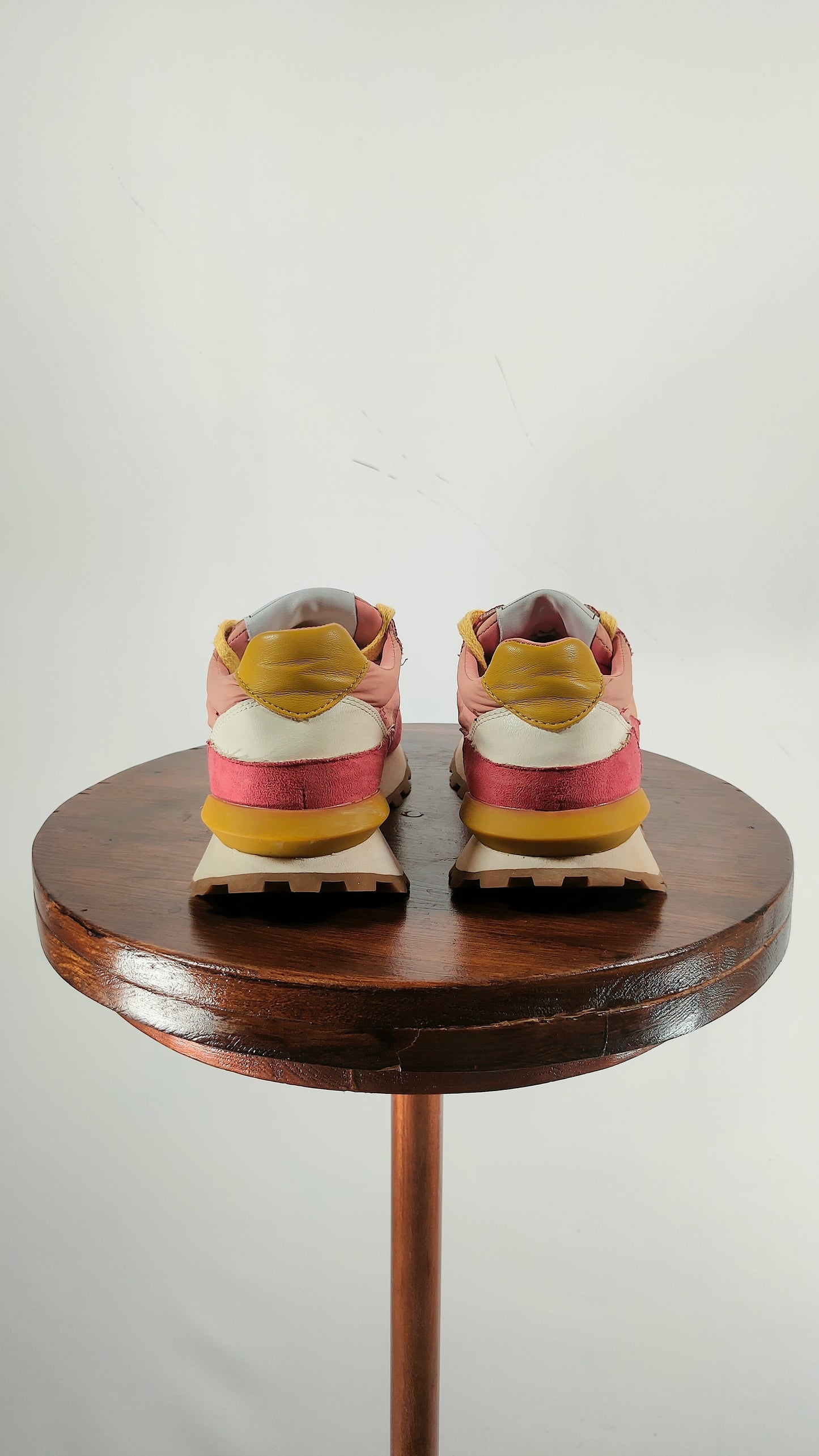 Zapatillas burdeos y salmón