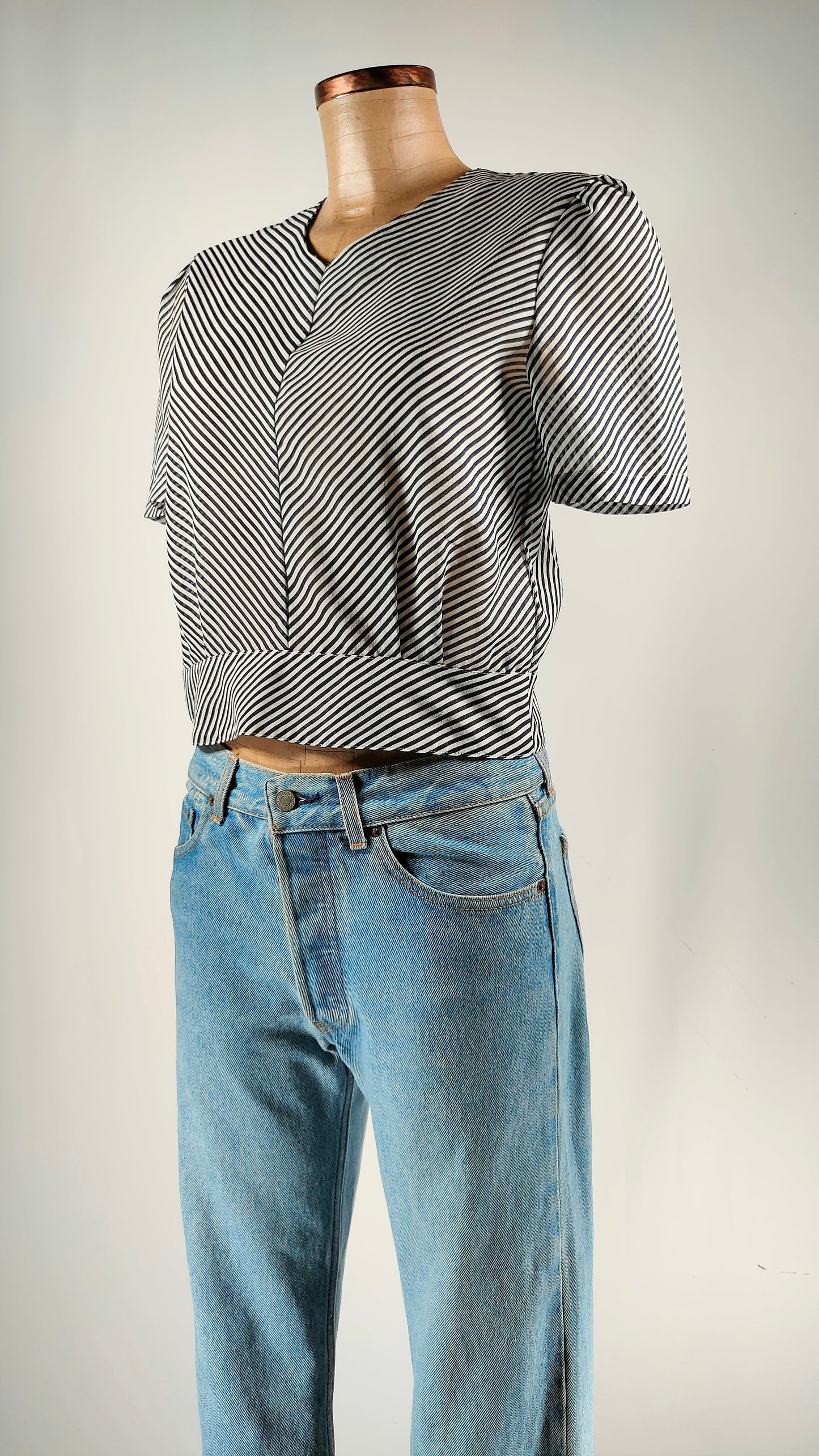 Top de rayas con cierre de botones