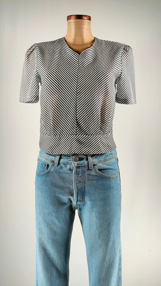 Top de rayas con cierre de botones