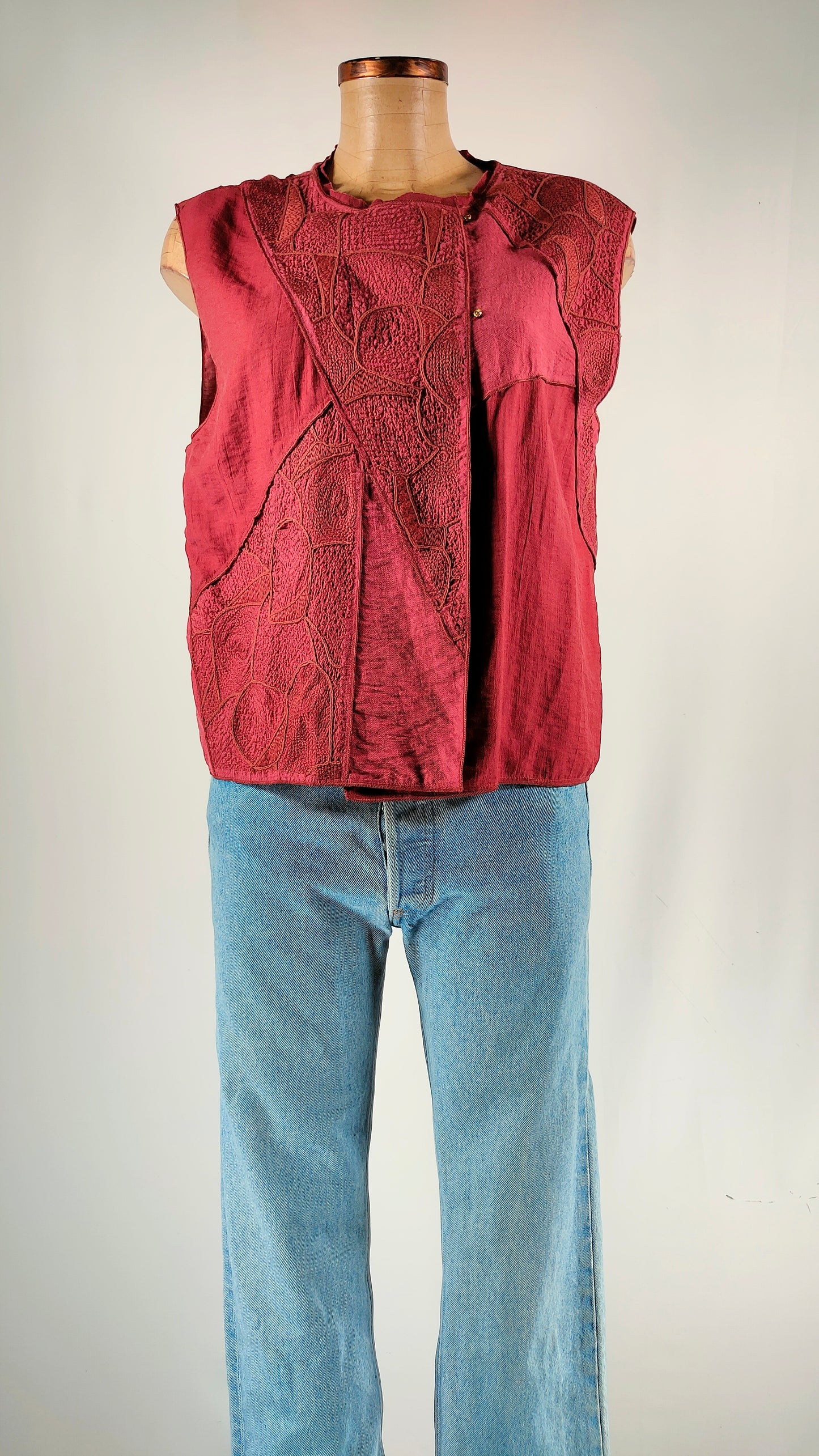 Blusa con cierre doble botón dorado