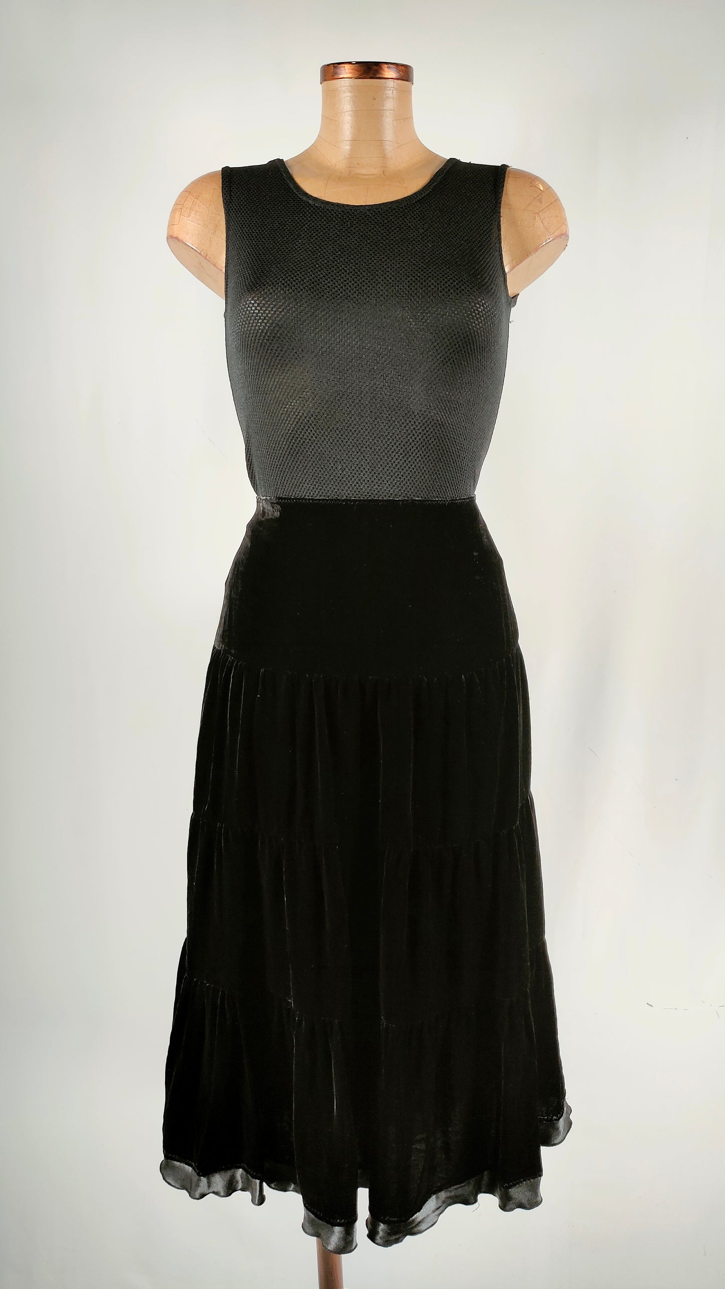 Falda aterciopelada midi negra Cortefiel