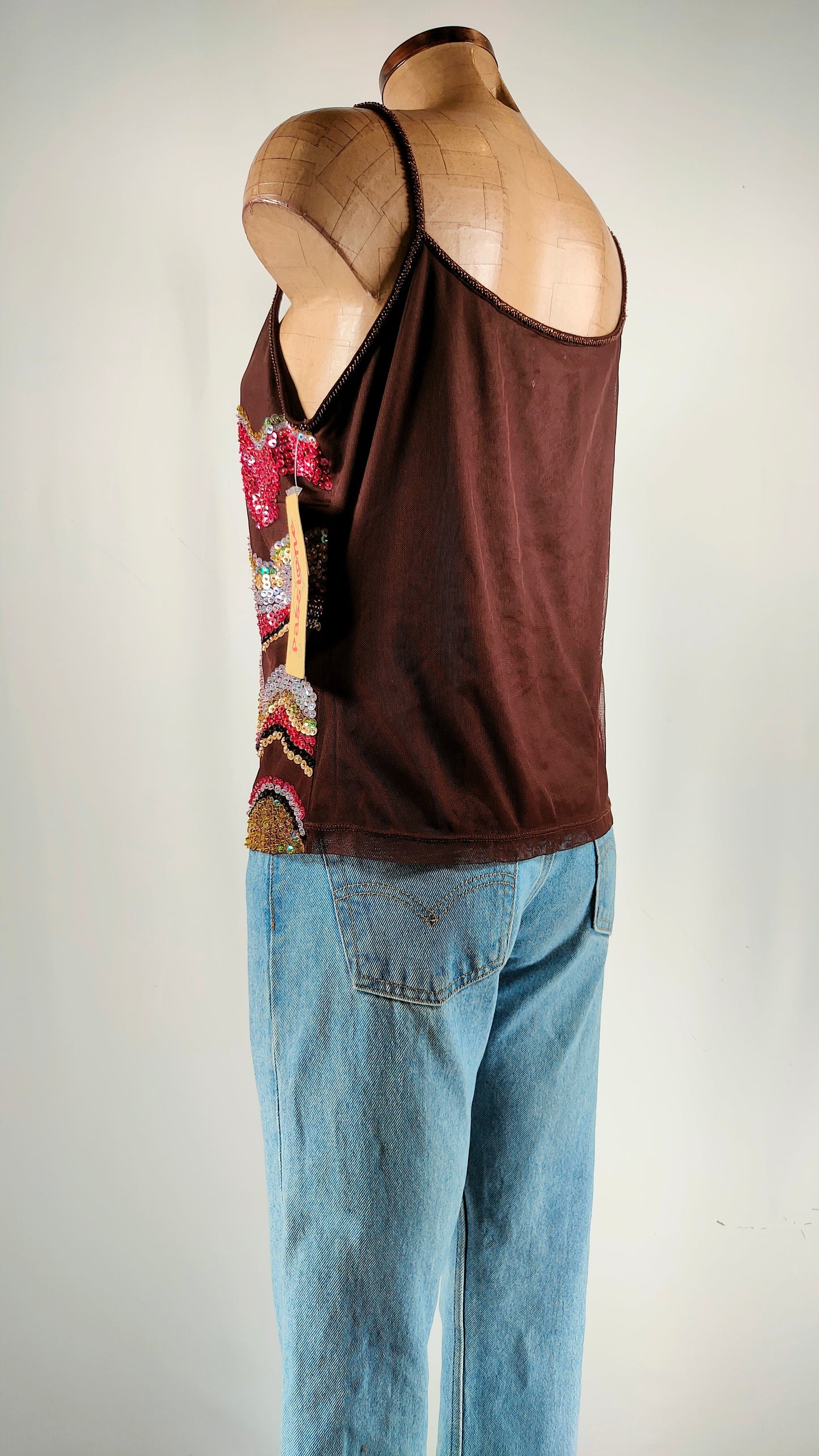 Top con apliques brillantes