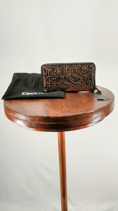 Monedero plateado DKNY