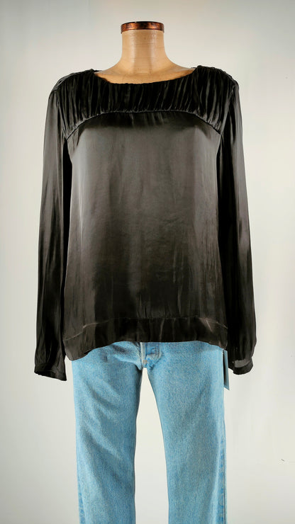 Camisa negra cuello recto TCN