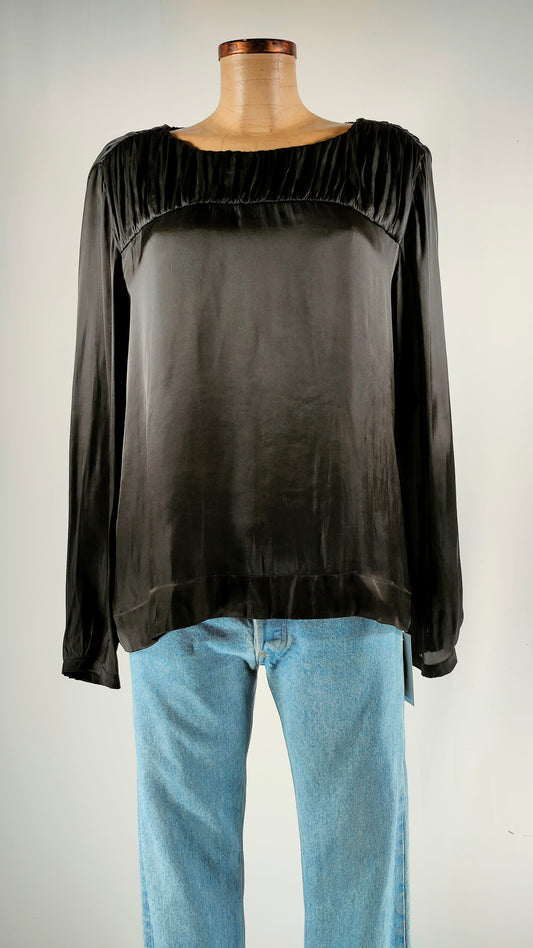 Camisa negra cuello recto TCN