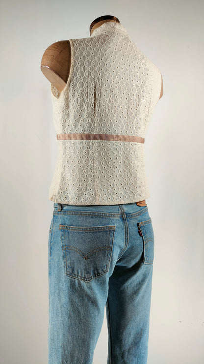 Blusa calada con detalle de lazo