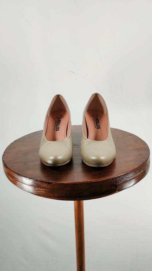 Zapatos de salón color oro