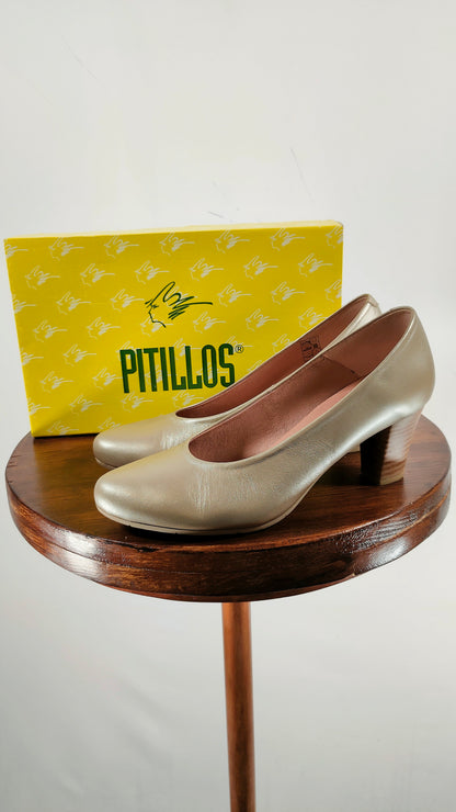 Zapatos de salón color oro