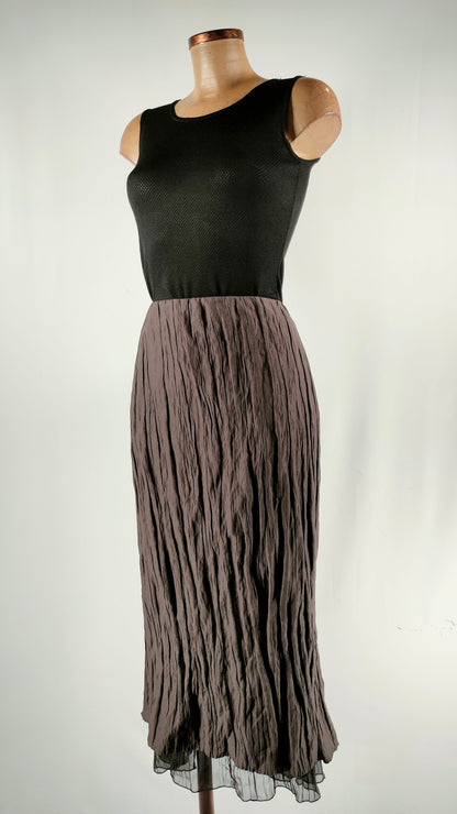 Falda midi plisada gris con efecto brillo