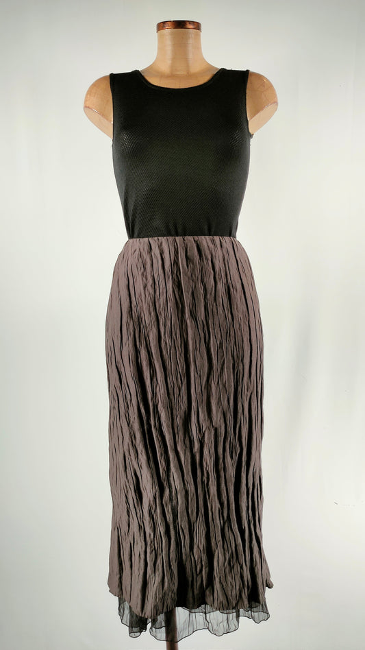 Falda midi plisada gris con efecto brillo