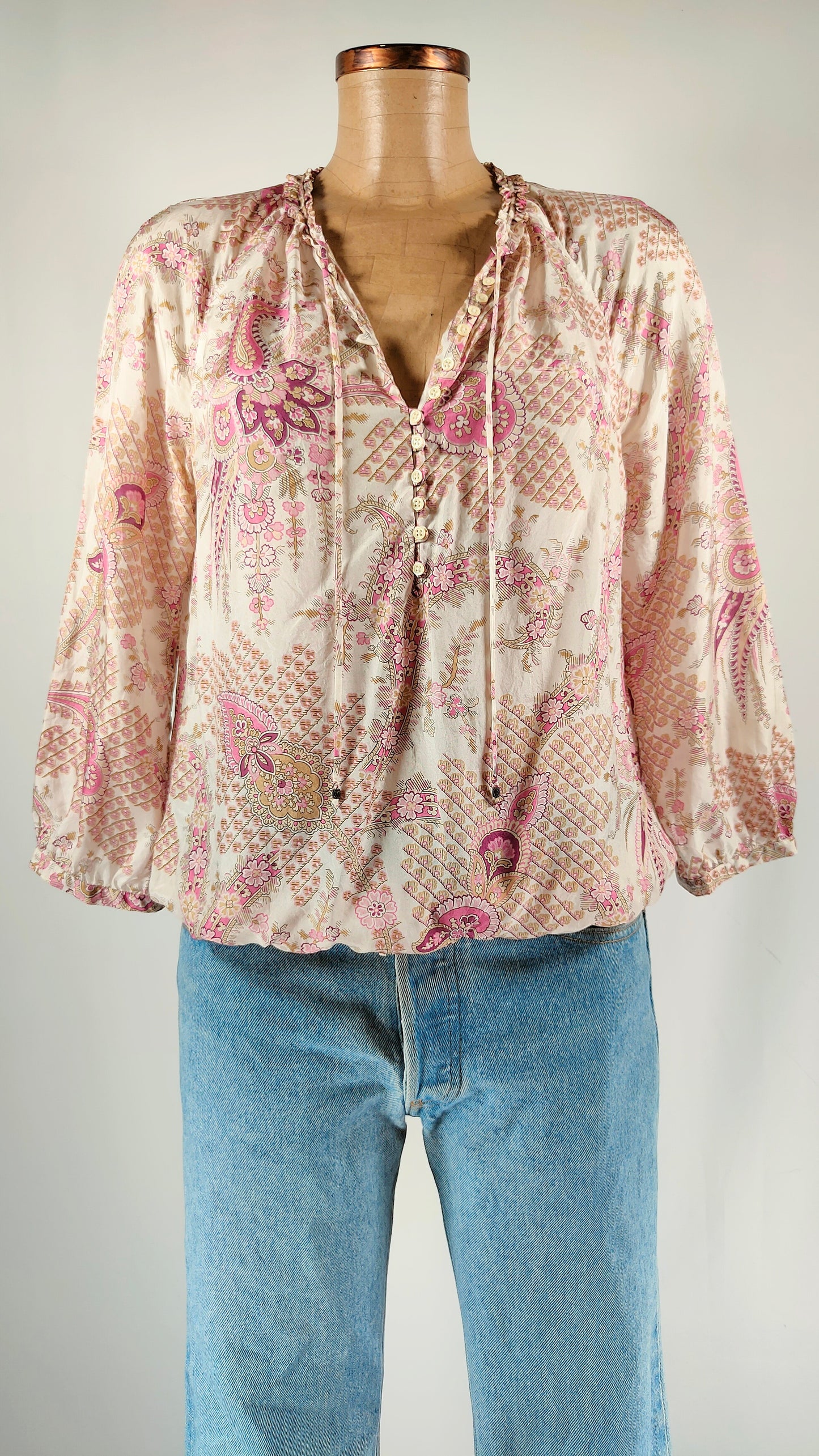 Blusa de seda ajustable en cintura