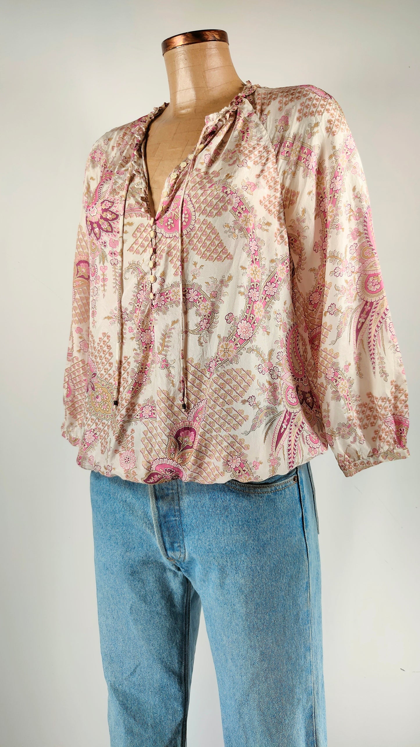 Blusa de seda ajustable en cintura