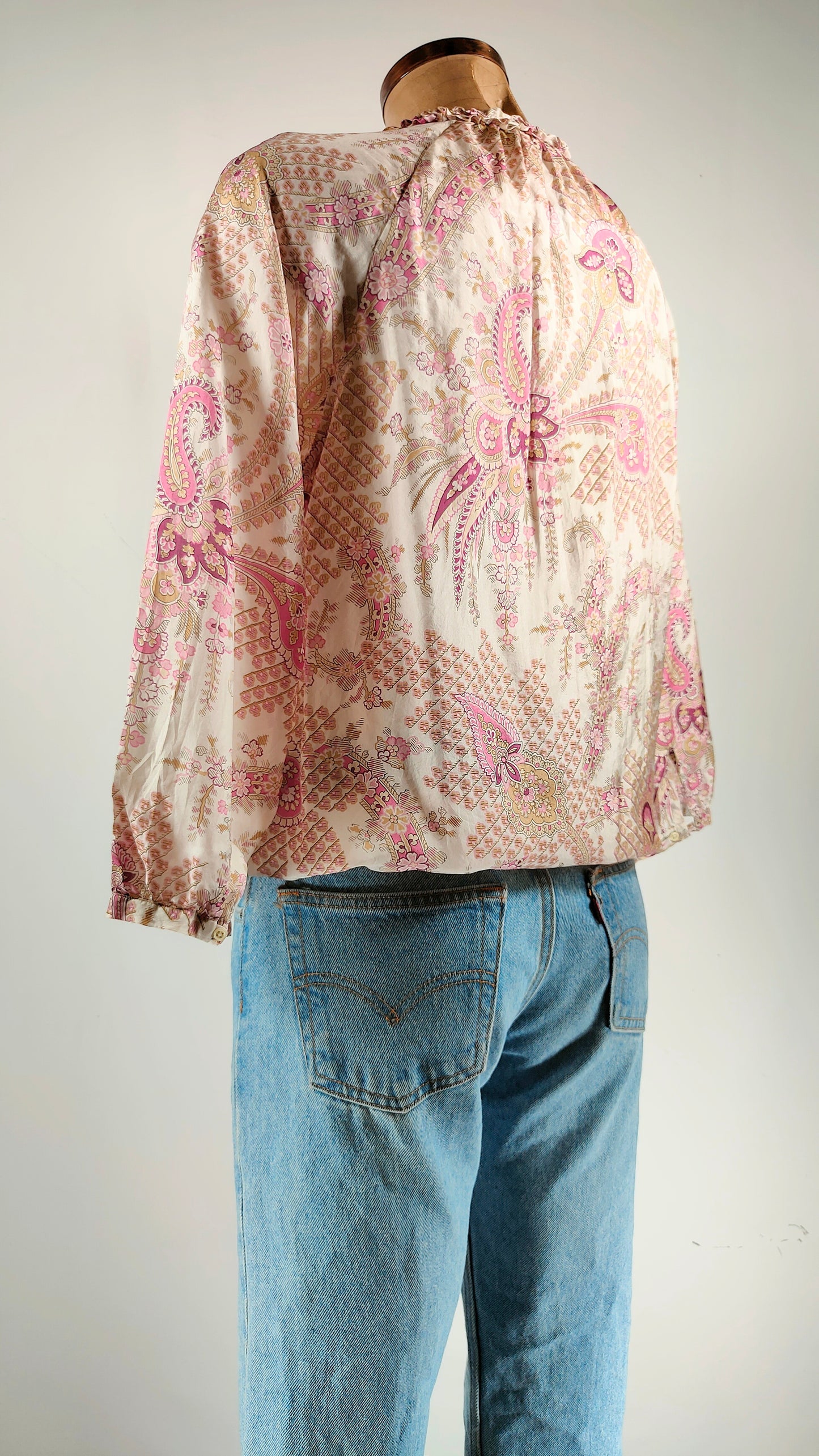 Blusa de seda ajustable en cintura