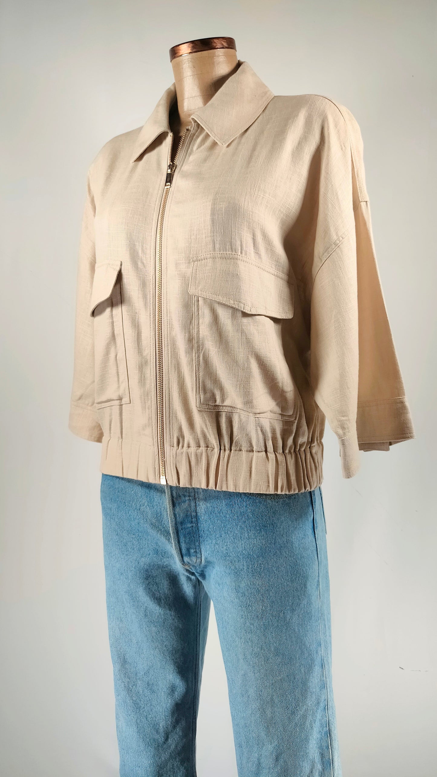 Chaqueta de lino con elástico en cintura