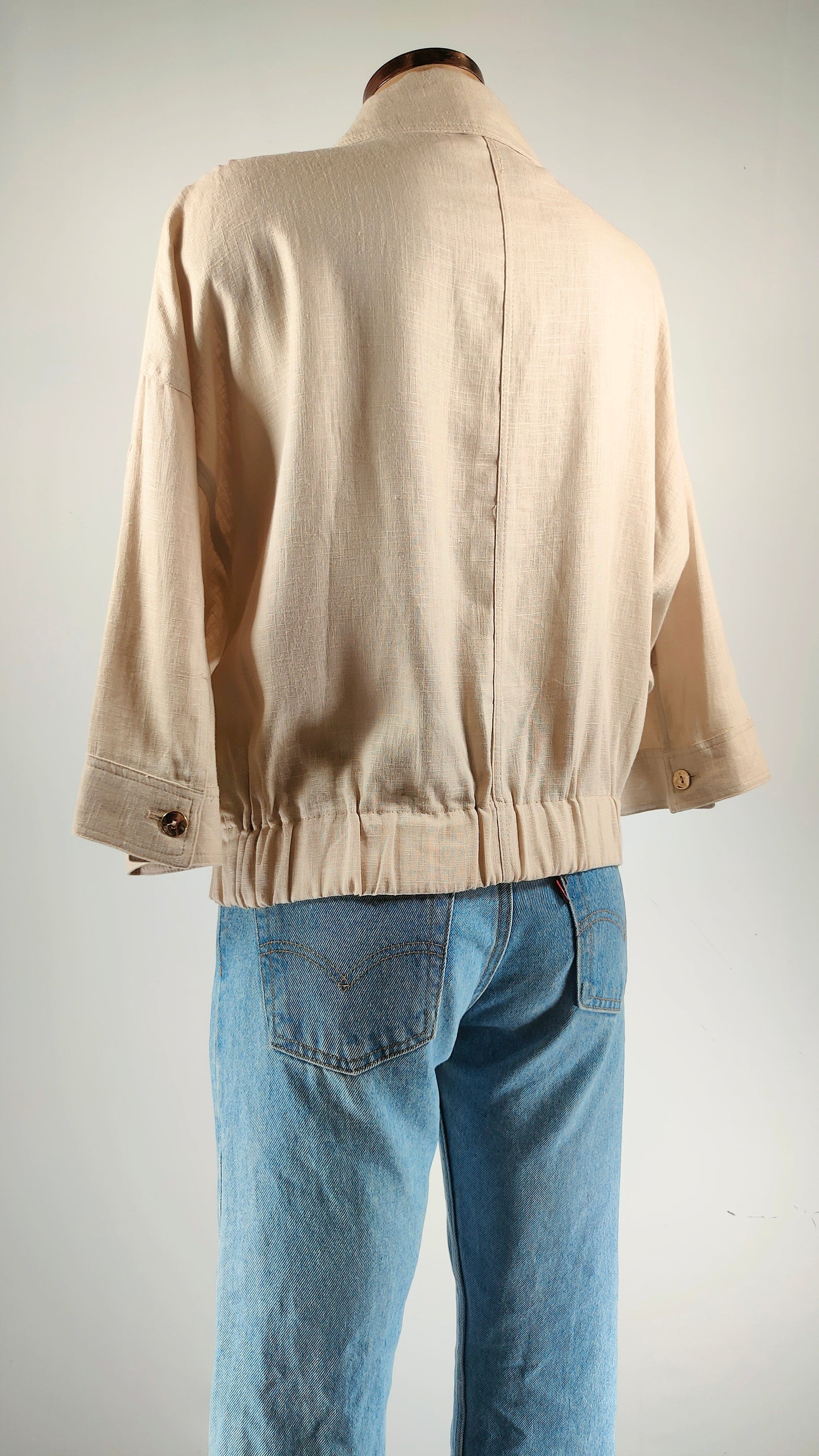 Chaqueta de lino con elástico en cintura