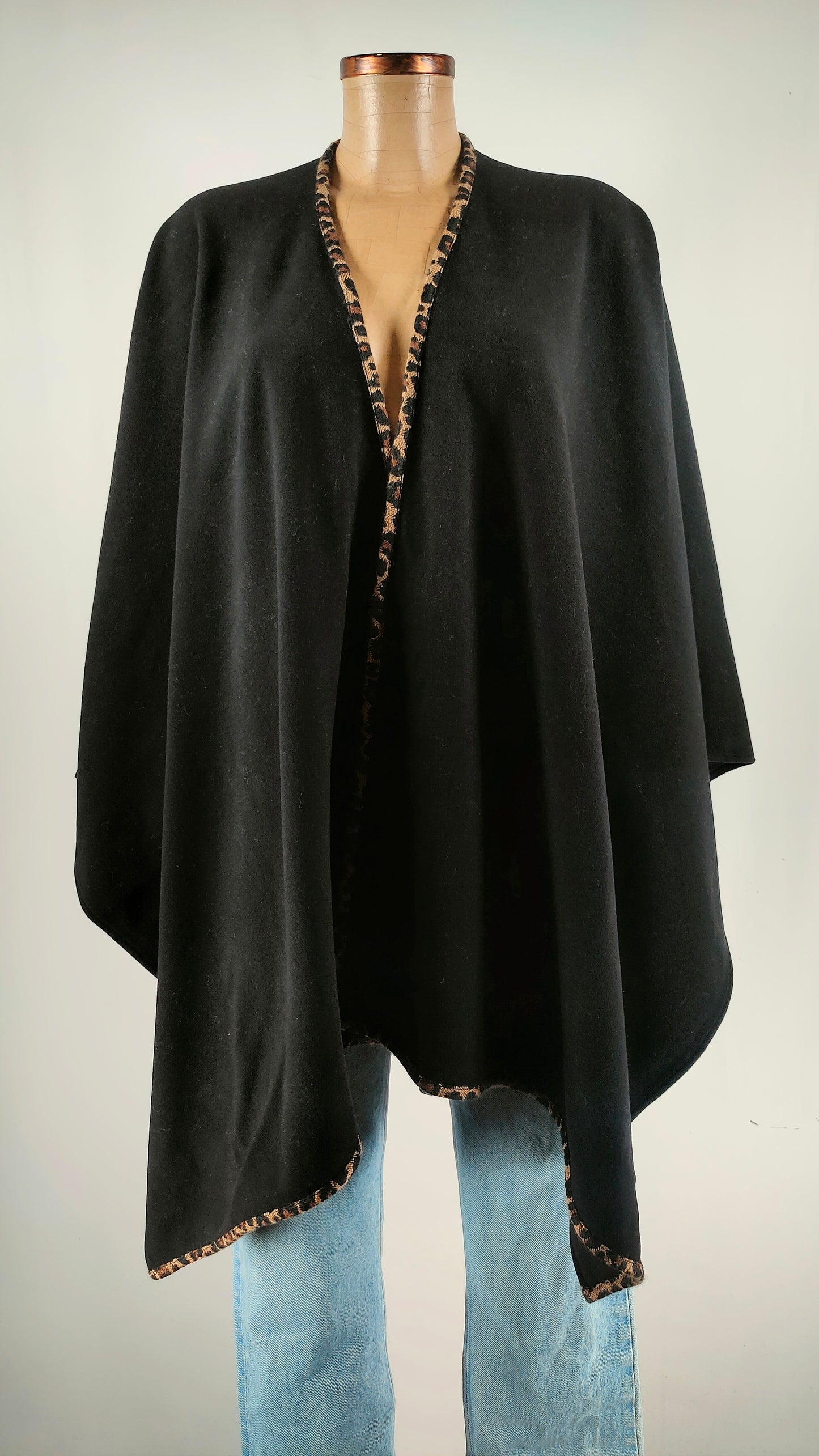Poncho con ribete animal print Anna Mora