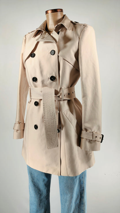 Gabardina beige con cinturón
