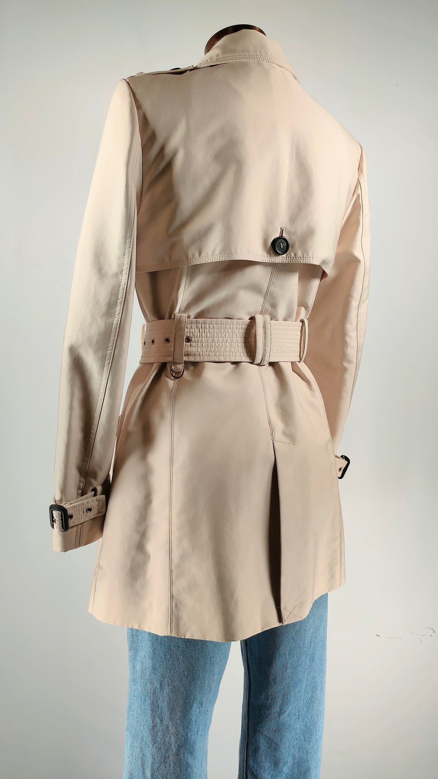 Gabardina beige con cinturón
