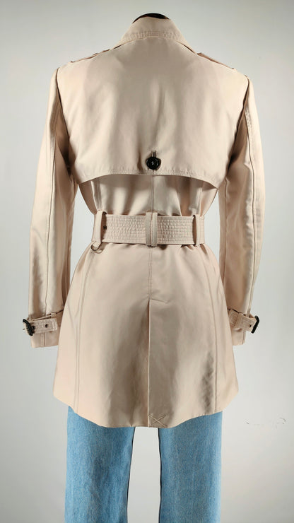 Gabardina beige con cinturón