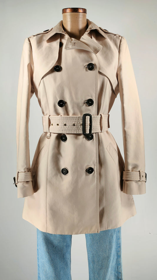 Gabardina beige con cinturón