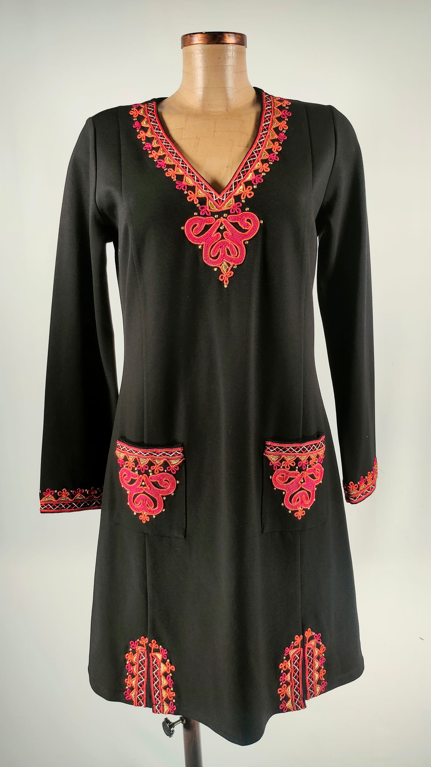 Vestido con ribetes étnicos Niza