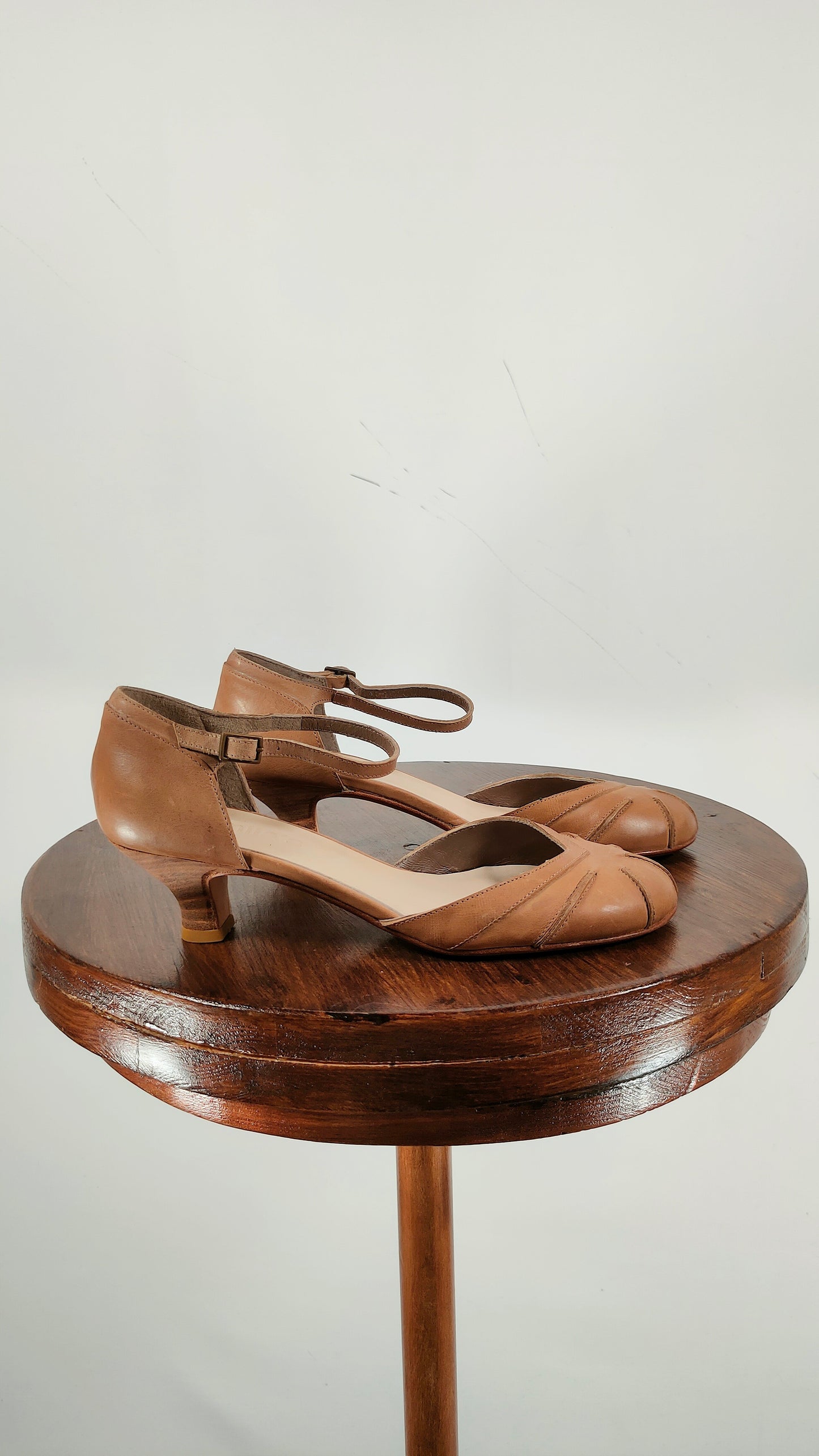 Zapatos de piel con agarre de tira